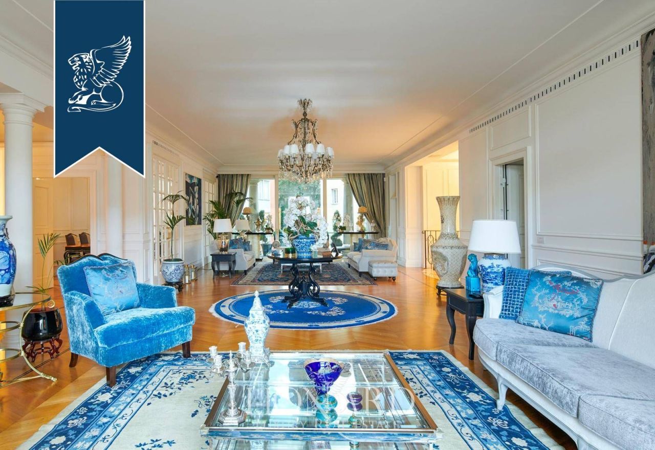 Apartment in Milan, Italy, 730 m² - picture 3