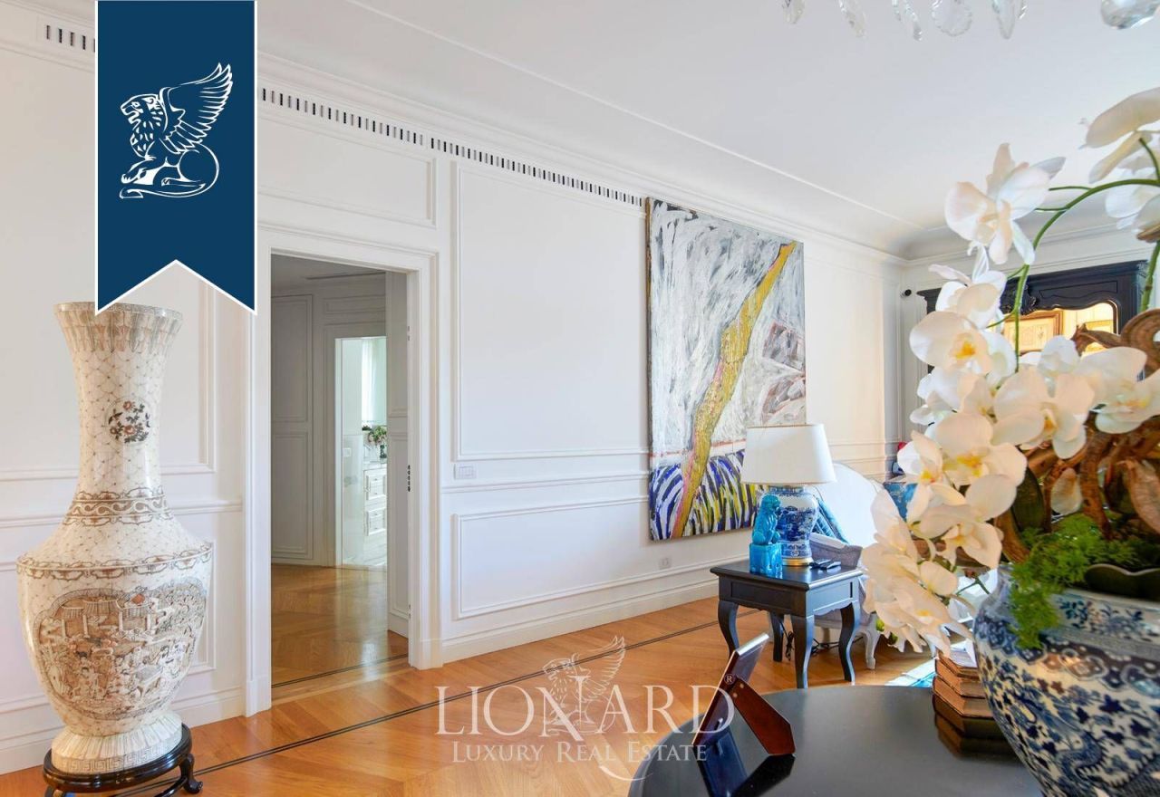 Apartment in Milan, Italy, 730 m² - picture 11