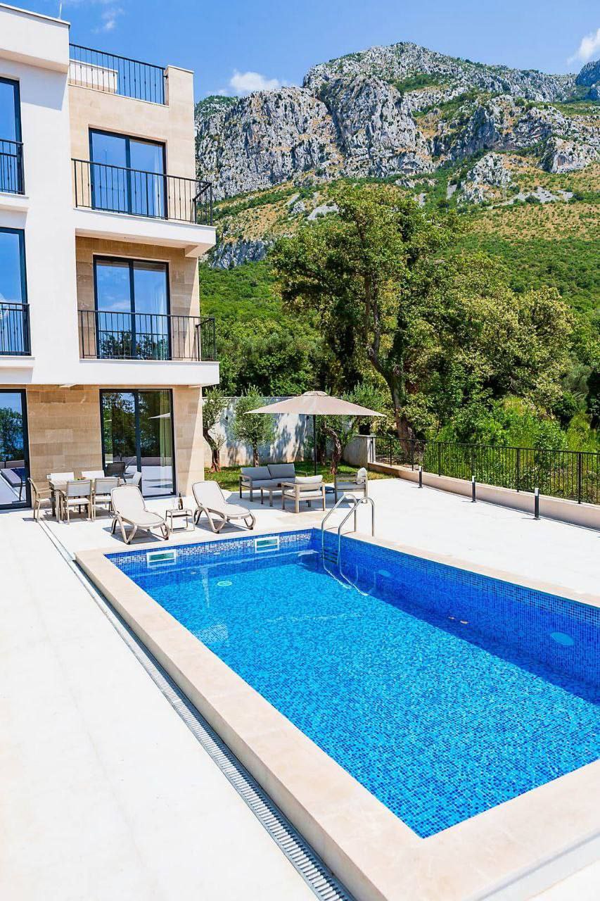 Villa in Rezevici, Montenegro, 220 m² - Foto 1
