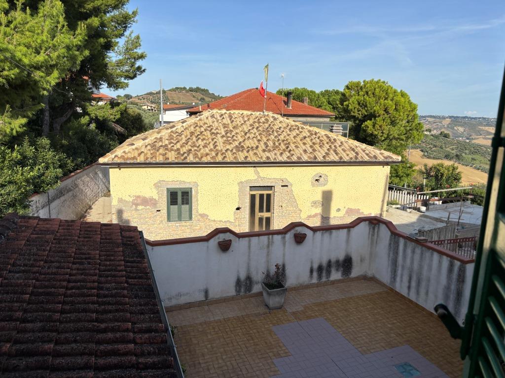 Maison urbaine à Citta Sant'Angelo, Italie, 163 m² - image 2