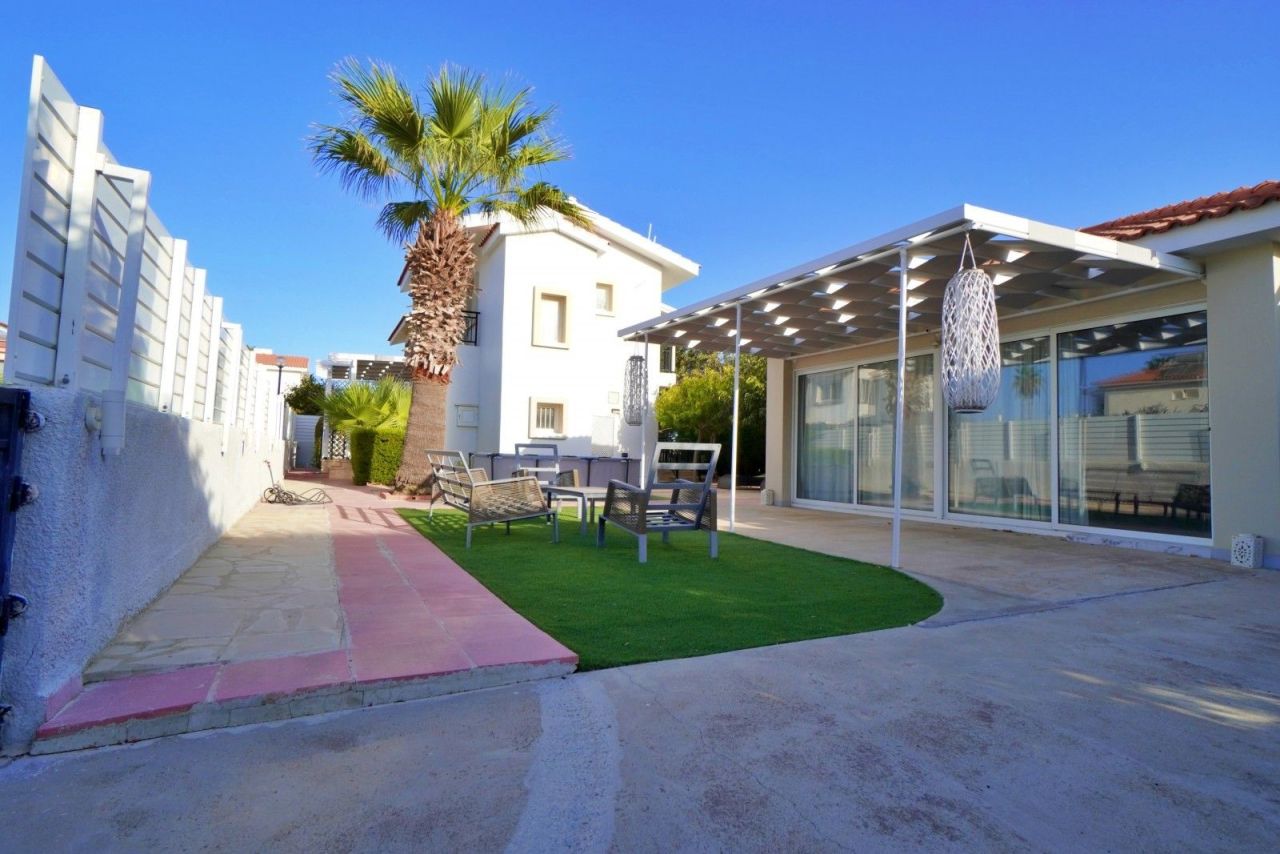 Villa in Larnaka, Zypern, 182 m² - Foto 1