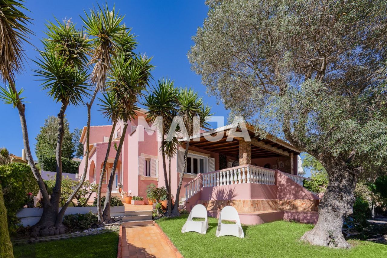 Villa in Portimao, Portugal, 300 m² - picture 1