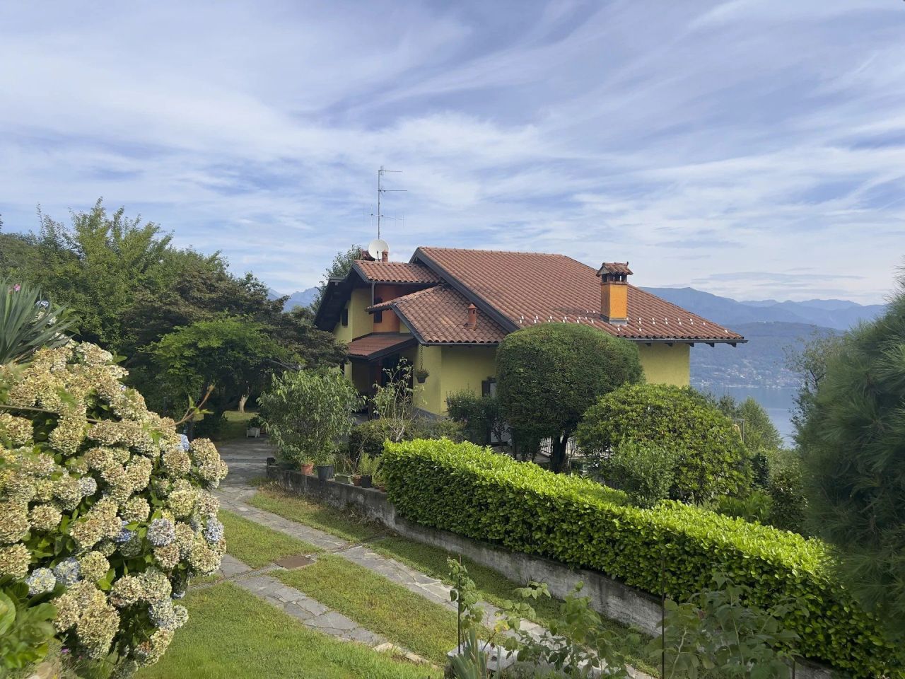Villa in Stresa, Italy, 330 m² - picture 1