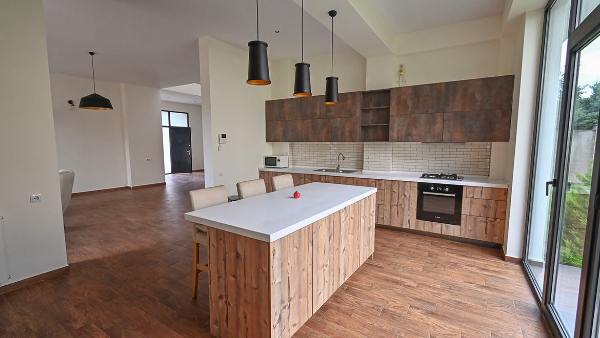 Casa a Tbilisi, Georgia, 380 m² - foto 3