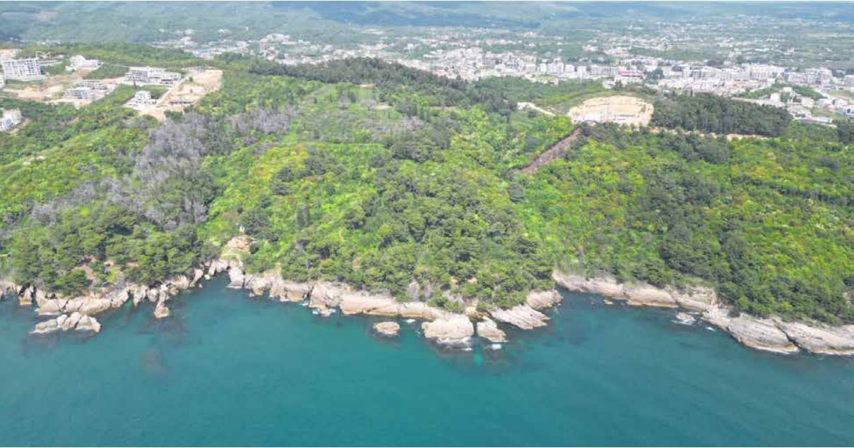 Land in Ulcinj, Montenegro, 22 800 m² - picture 1
