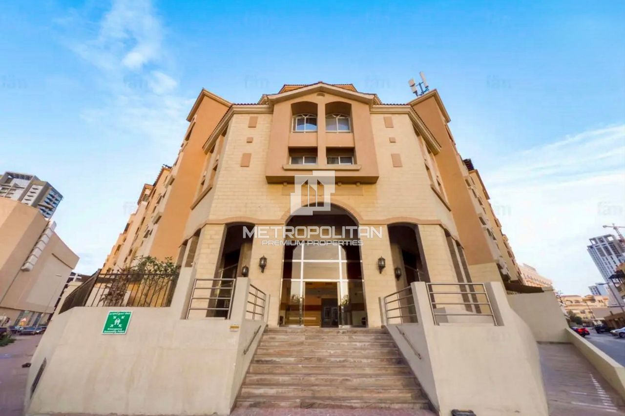 Apartment in Dubai, UAE, 250 m² - picture 1