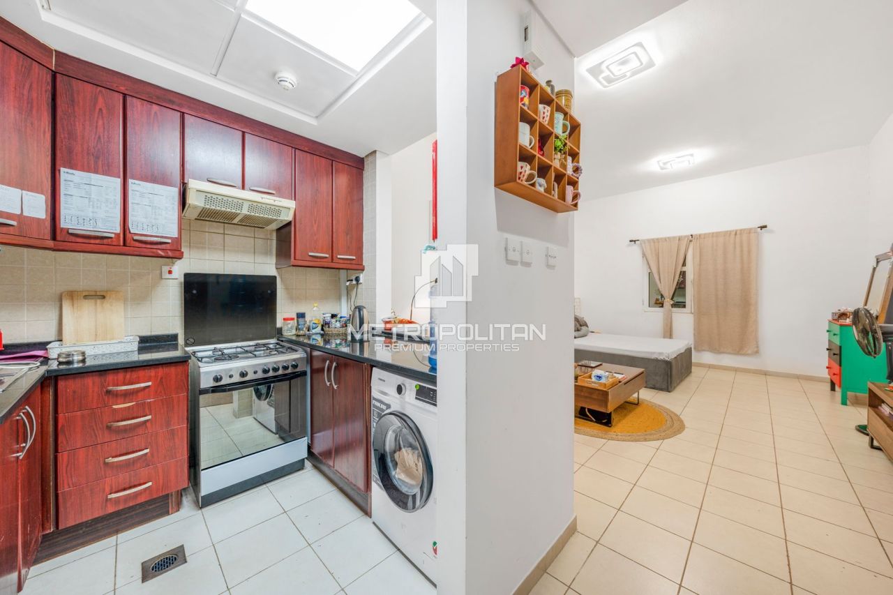 Apartment in Dubai, UAE, 46 m² - picture 6