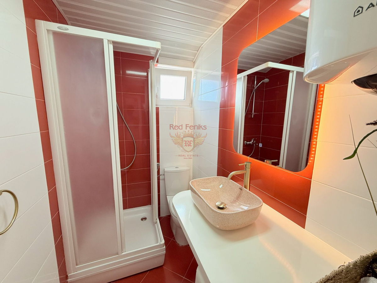 Flat in Petrovac, Montenegro, 26 m² - picture 10