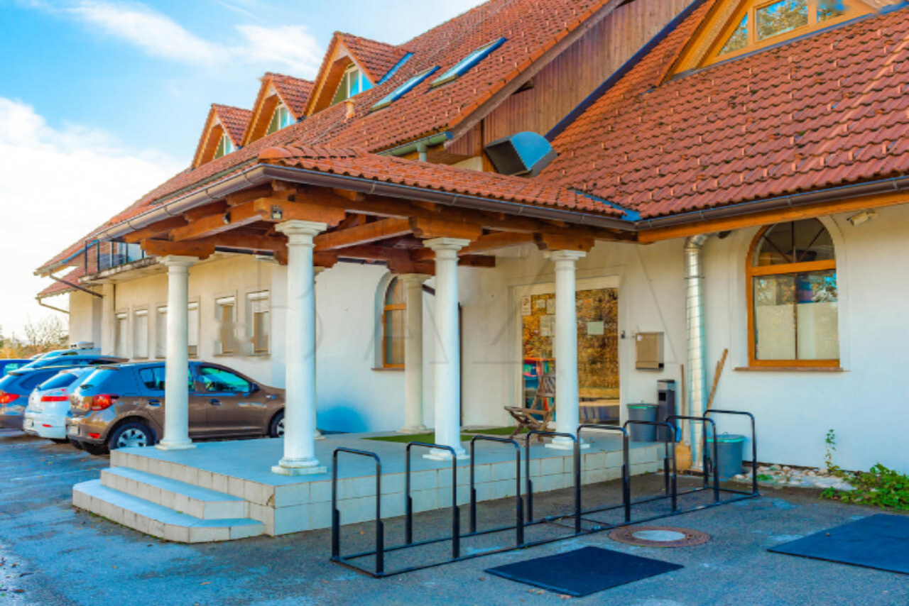 Office in Ljubljana, Slovenia, 1 041 m² - picture 3