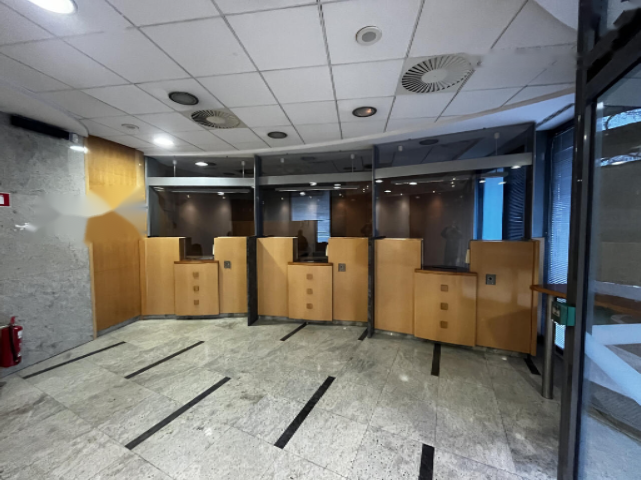 Oficina en Liubliana, Eslovenia, 215 m² - imagen 4