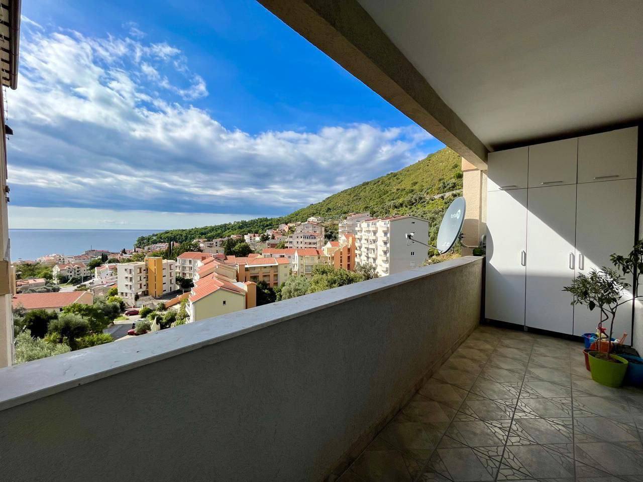 Flat in Petrovac, Montenegro, 70 m² - picture 2