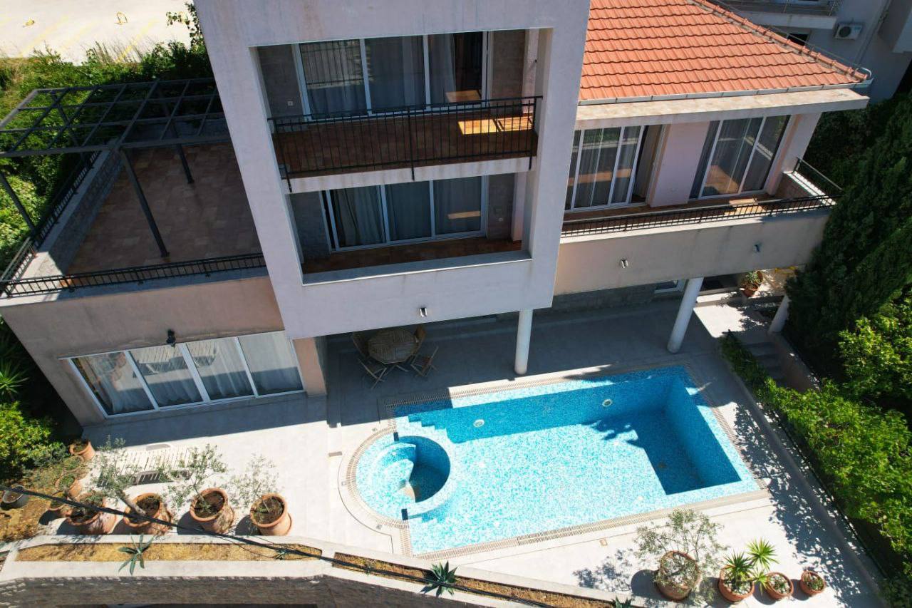 Villa à Becici, Monténégro, 459 m² - image 1