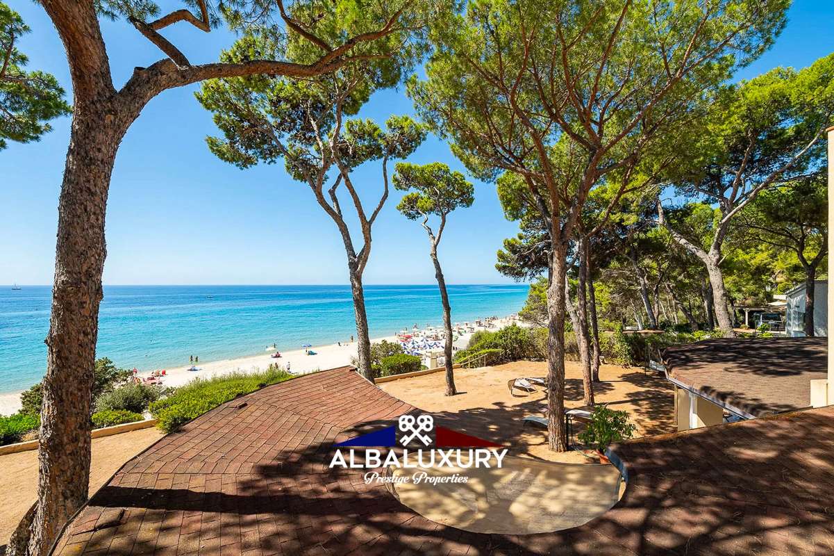 Villa in Cagliari, Italy, 400 m² - picture 3