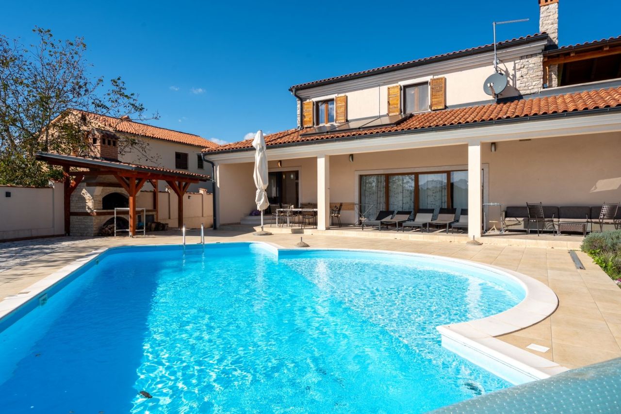 Villa Žminj, Croatia, 398 m² - picture 1
