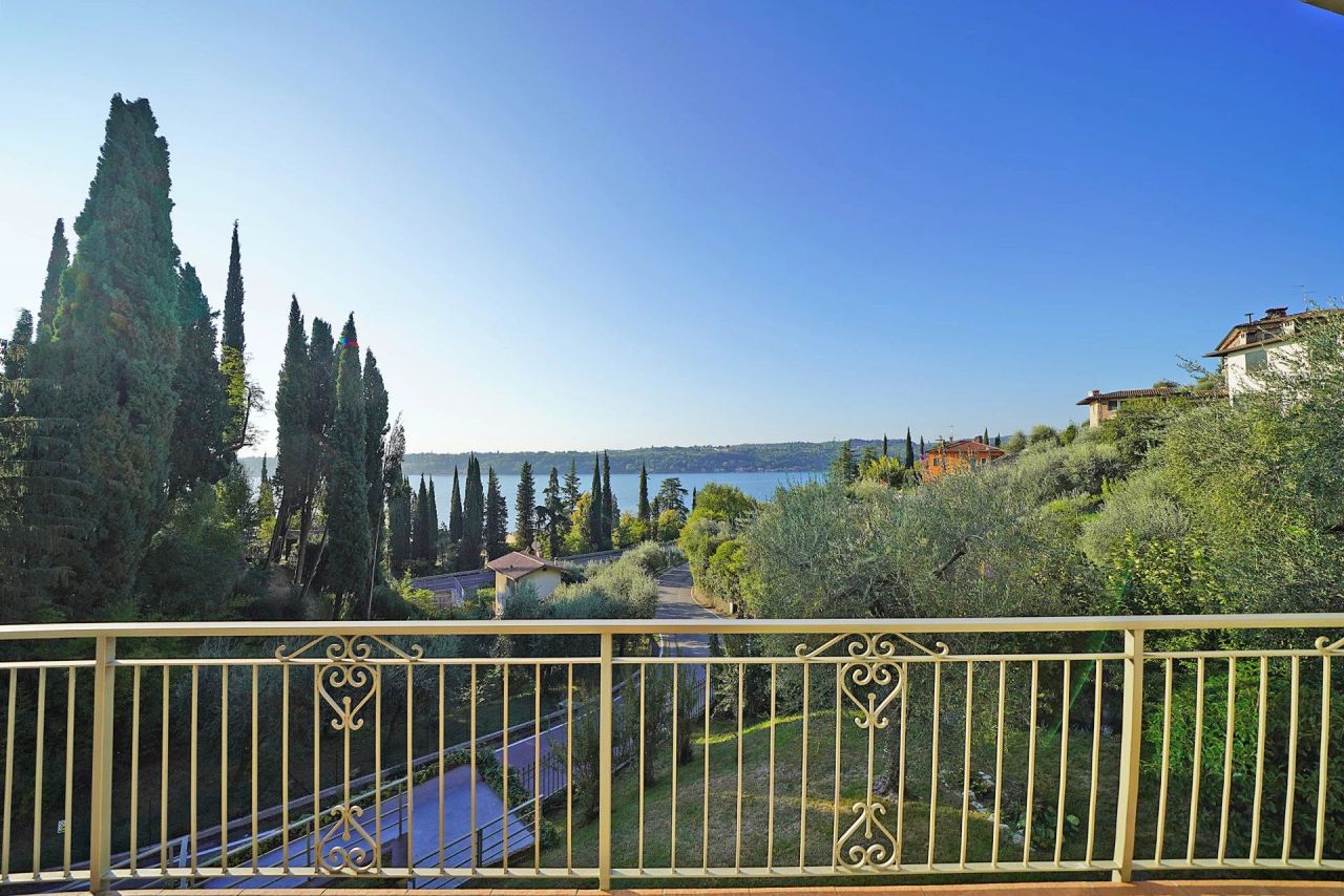 Villa in Salo, Italy, 330 m² - picture 1