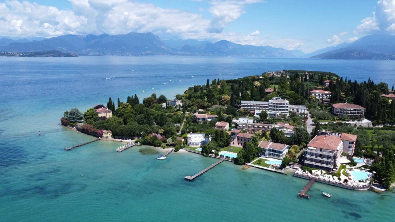 Villa in Sirmione, Italien, 402 m² - Foto 1