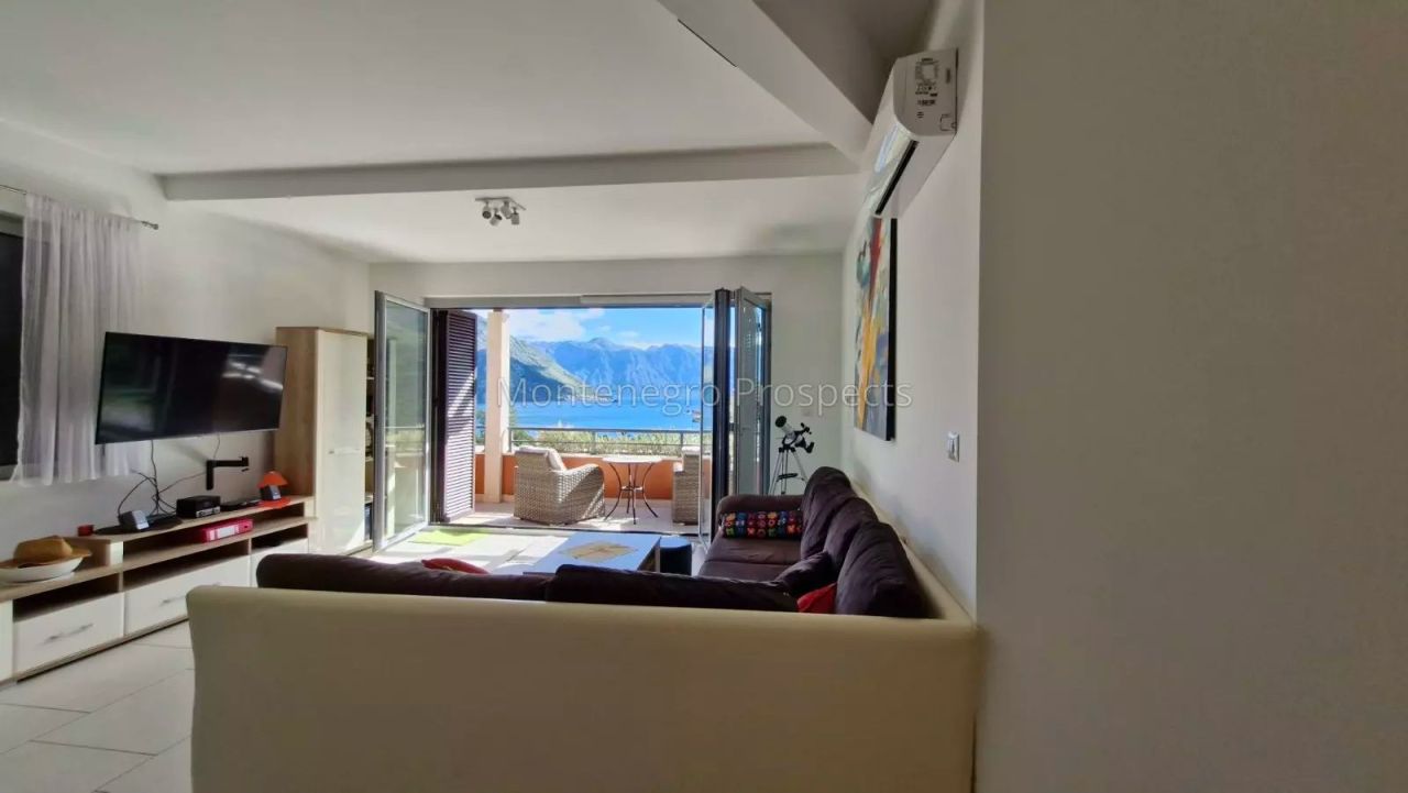 Flat in Morinj, Montenegro, 61 m² - picture 3