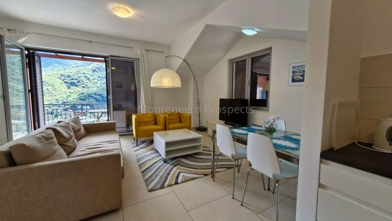 Flat in Morinj, Montenegro, 61 m² - picture 2