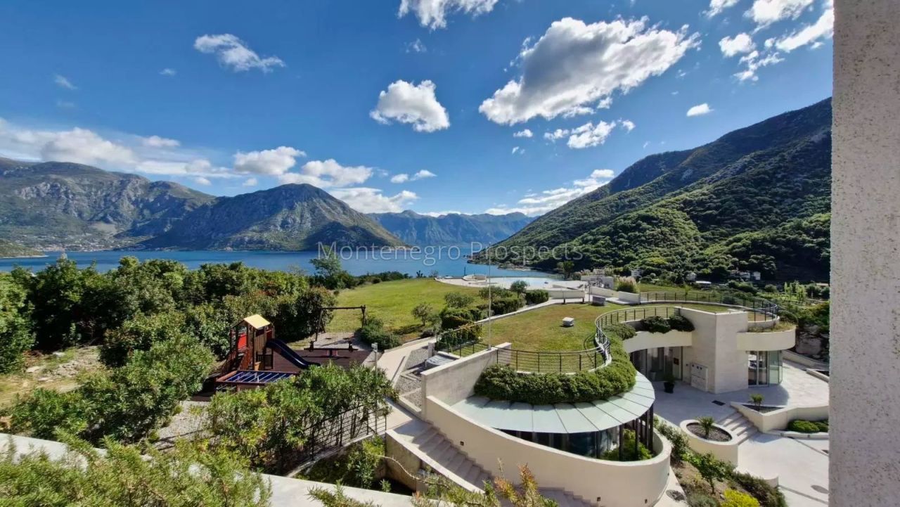 Flat in Morinj, Montenegro, 61 m² - picture 4