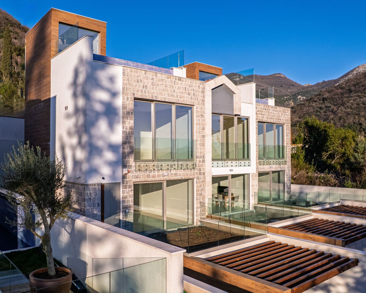Townhouse a Tivat, Montenegro, 104 m² - foto 1