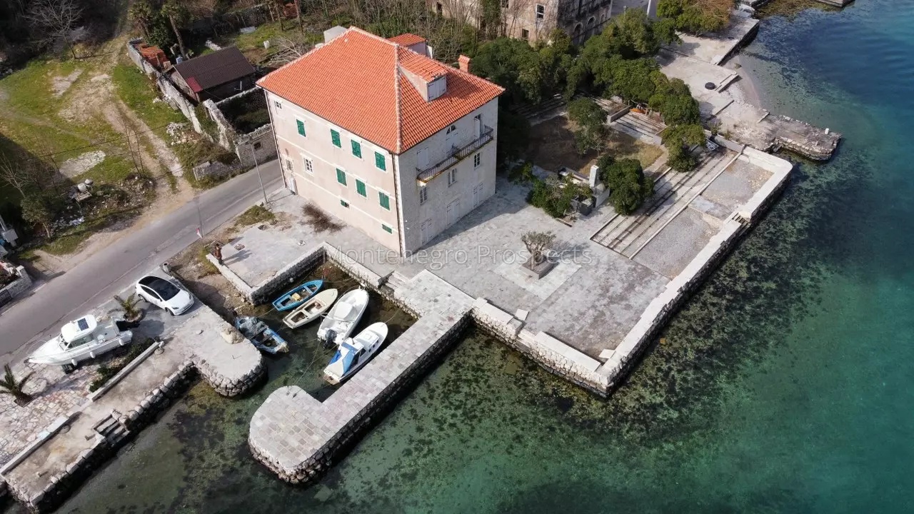 Inversión en Kotor, Montenegro, 550 m² - imagen 1