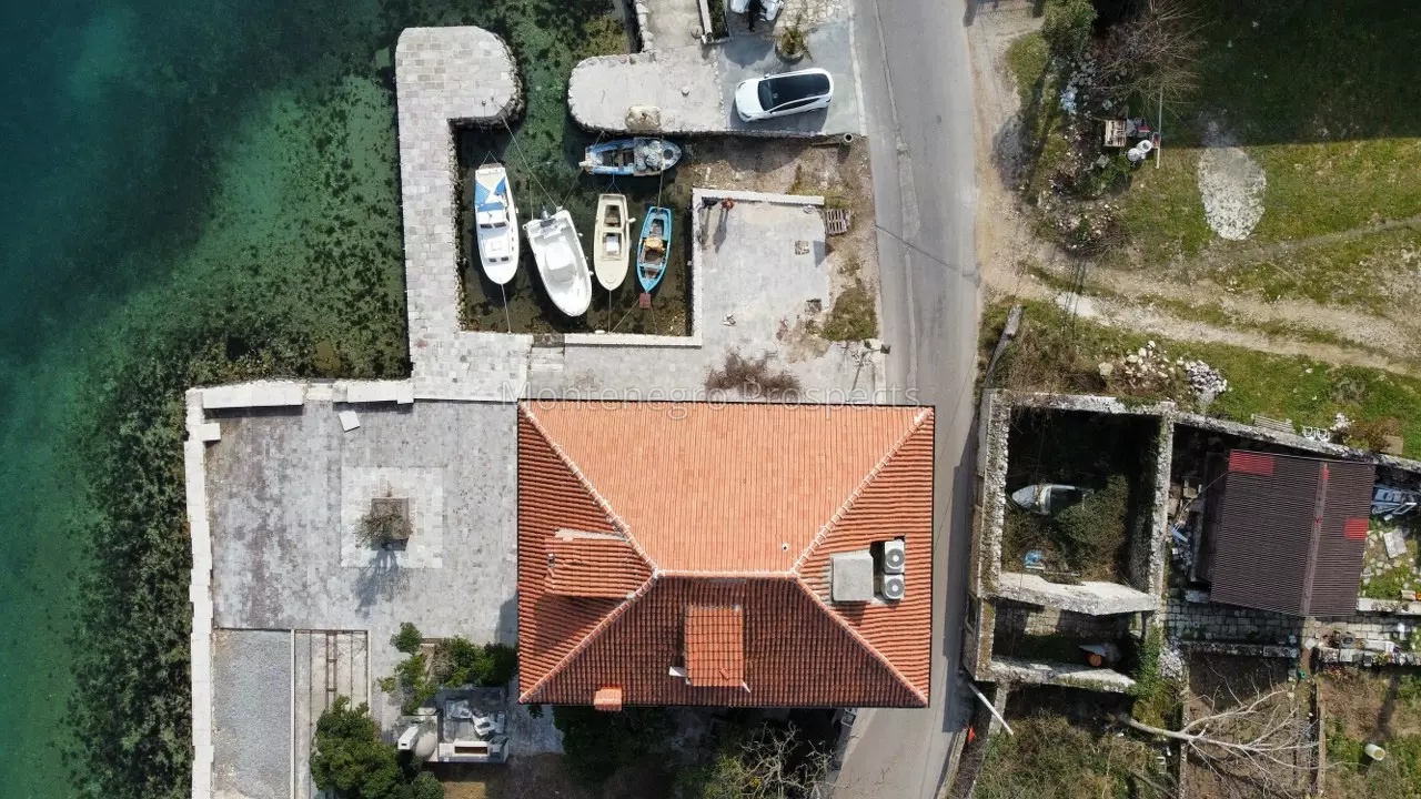 Projet d'investissement à Kotor, Monténégro, 550 m² - image 2