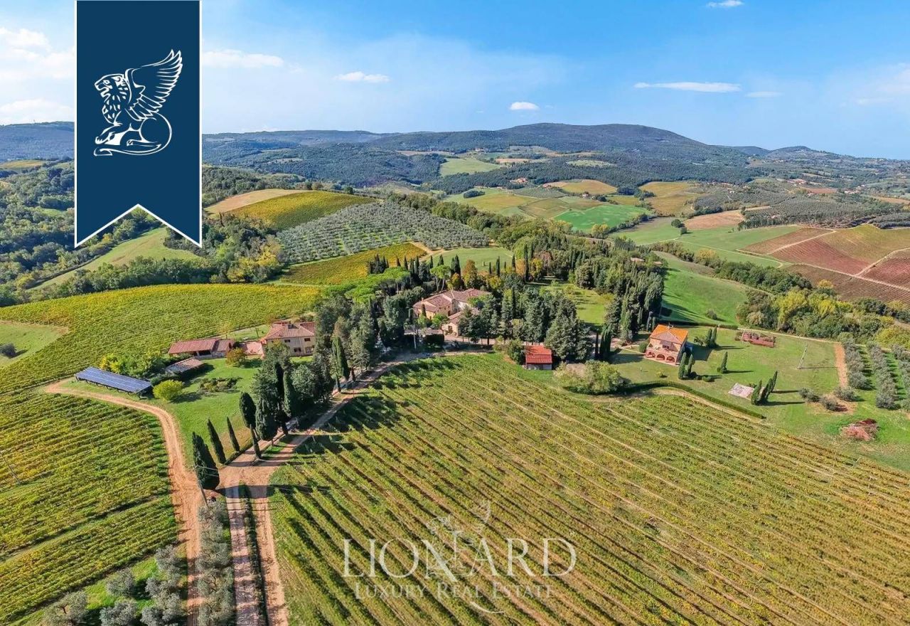 Ferme à San Gimignano, Italie, 3 900 m² - image 1