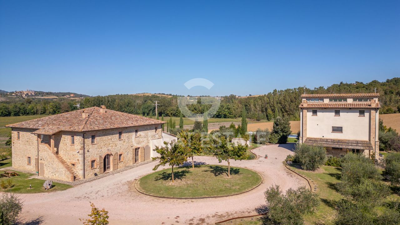 House in Marsciano, Italy, 812 m² - picture 2