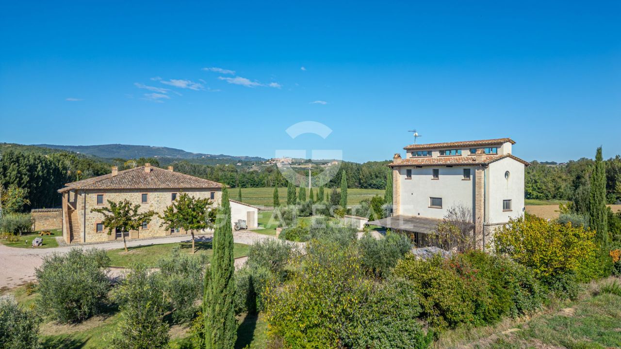 House in Marsciano, Italy, 812 m² - picture 4