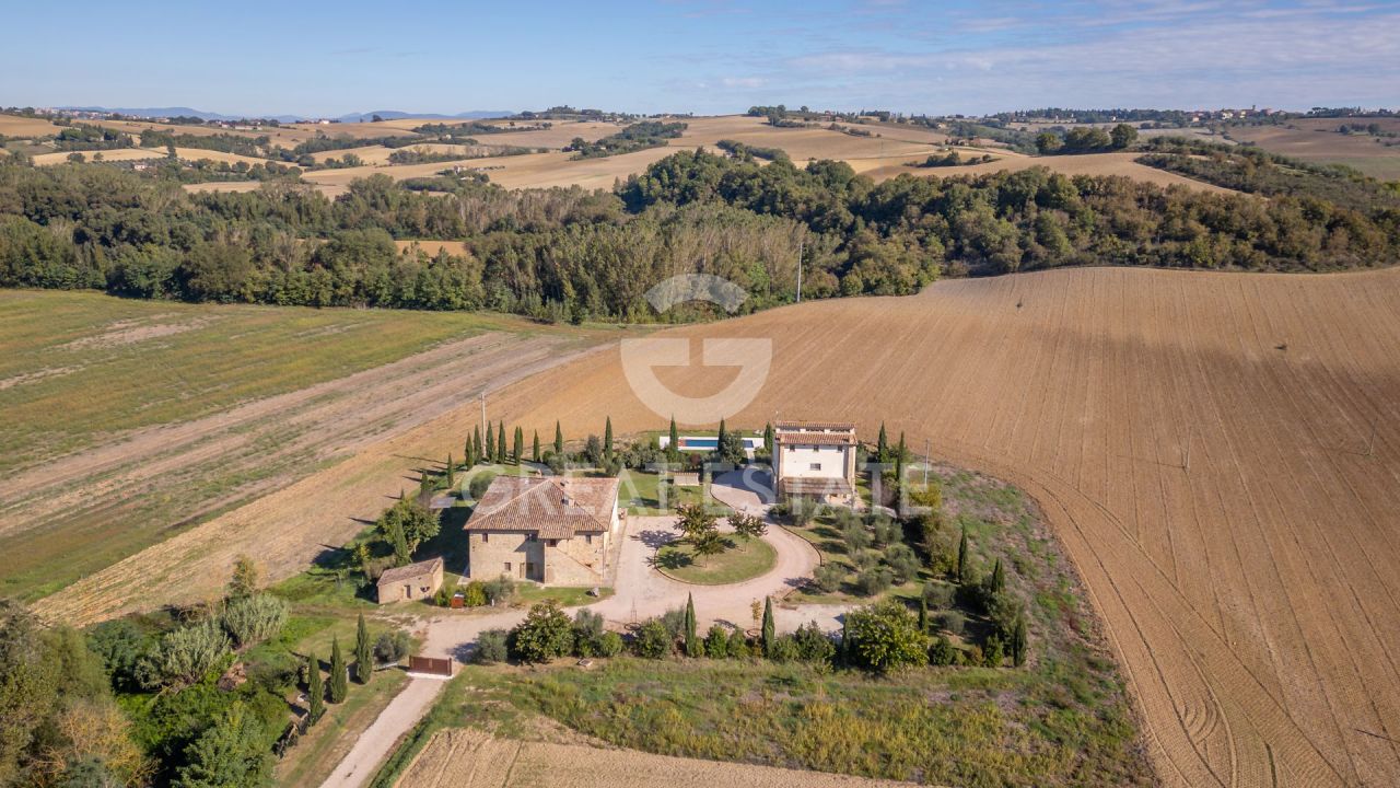 House in Marsciano, Italy, 812 m² - picture 8