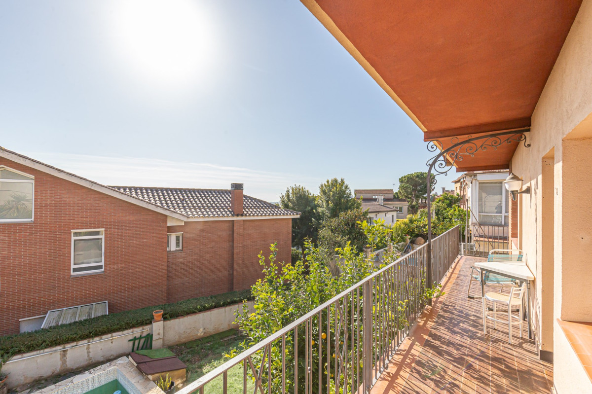 Haus in Barcelona, Spanien, 221 m² - Foto 3