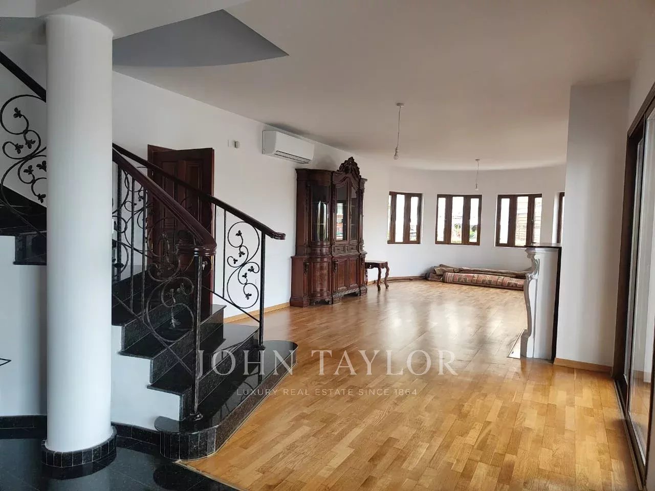 Villa in Germasogeia, Cyprus, 540 m² - picture 1