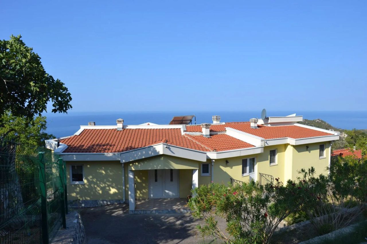 Villa in Dobra Voda, Montenegro, 380 m² - picture 1