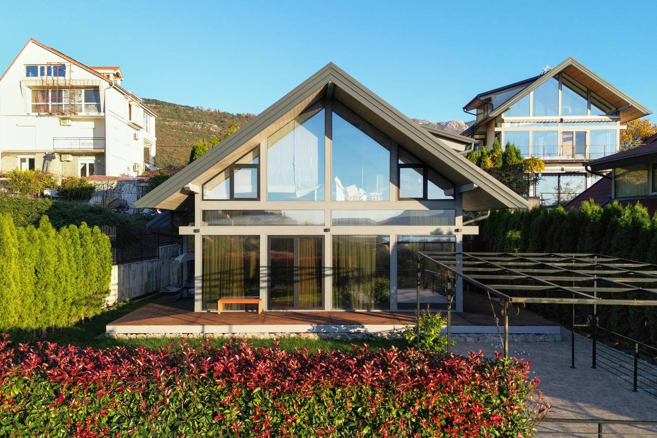 Cottage à Tivat, Monténégro, 172 m² - image 1