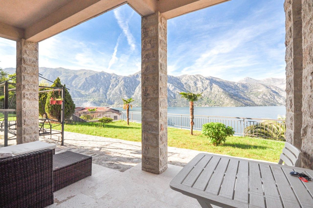 Flat in Kostanjica, Montenegro, 68 m² - picture 1