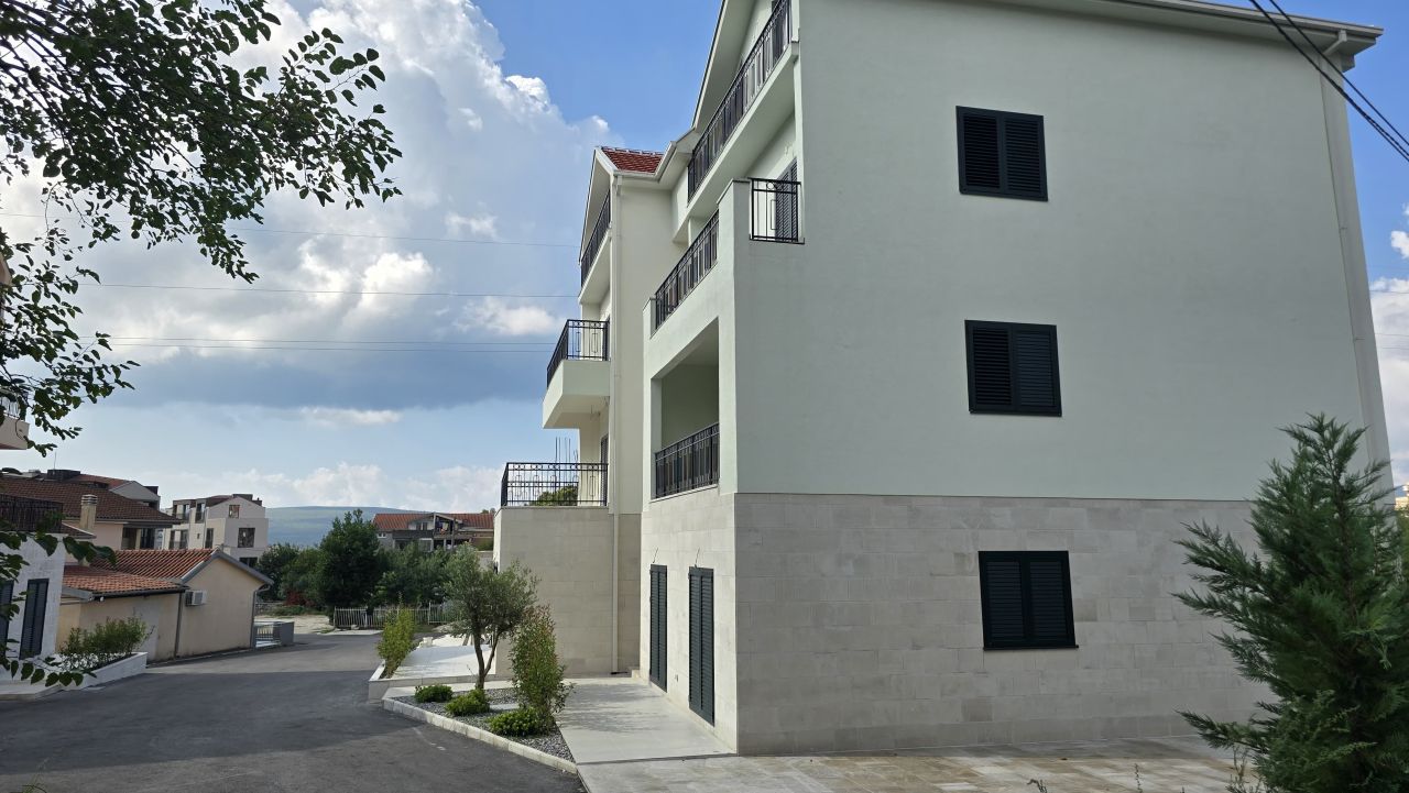 Flat in Tivat, Montenegro, 44 m² - picture 8