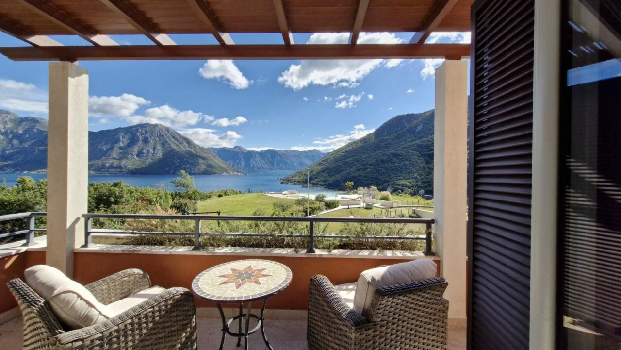 Appartamento a Morinj, Montenegro, 61 m² - foto 1