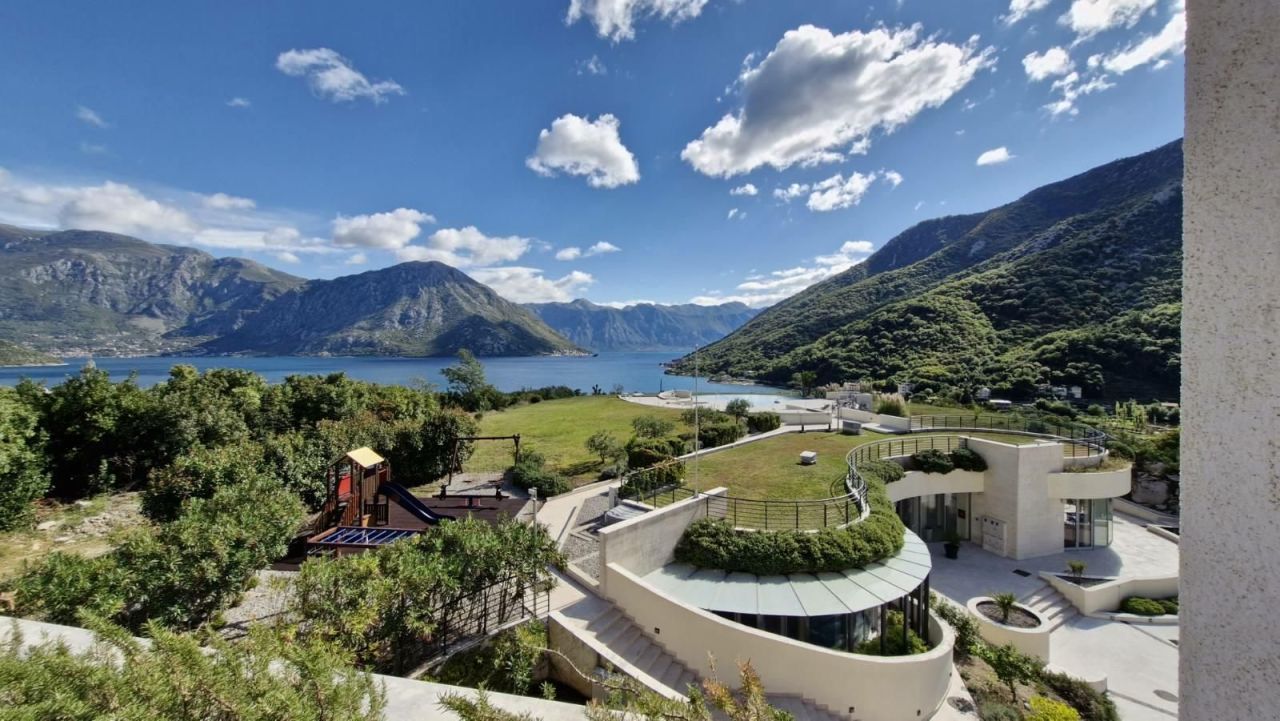 Flat in Morinj, Montenegro, 61 m² - picture 12