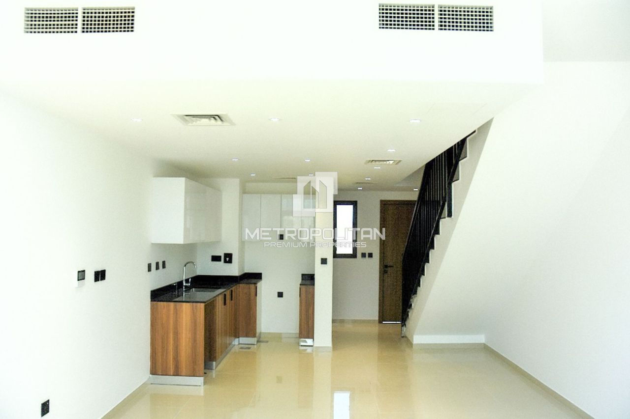 Townhouse in Dubai, UAE, 100 m² - picture 2
