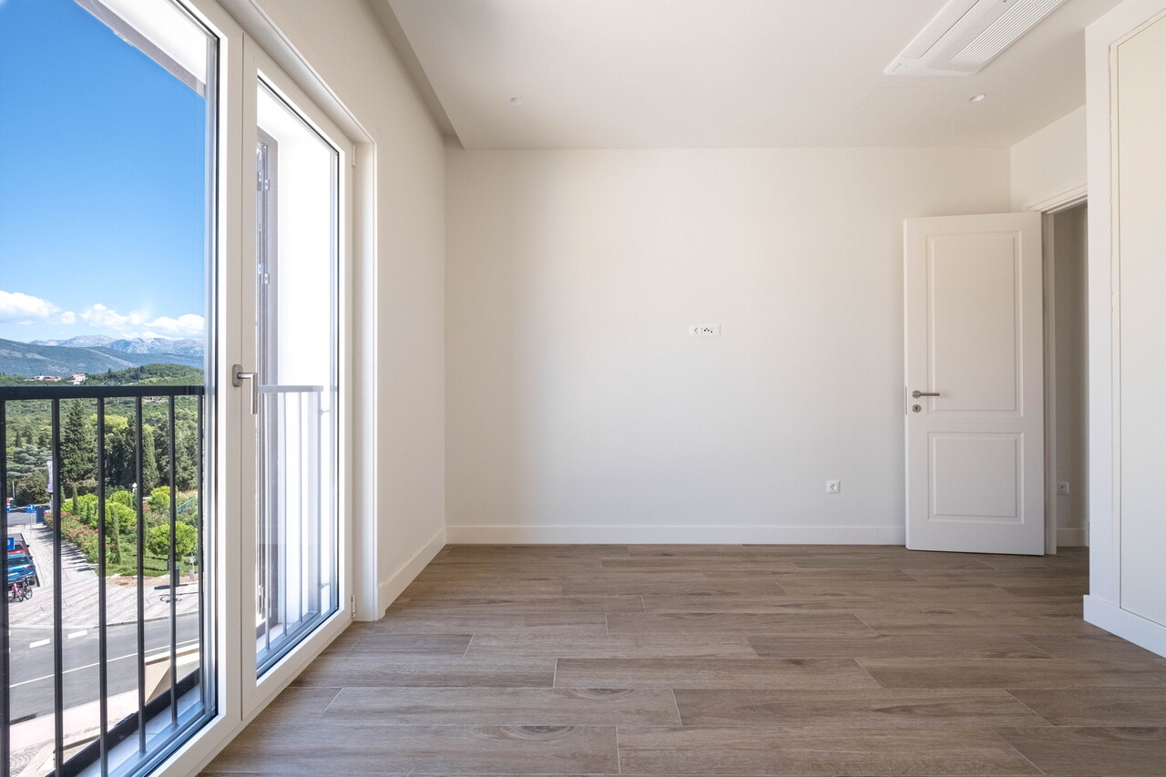 Piso en Tivat, Montenegro, 93 m² - imagen 14