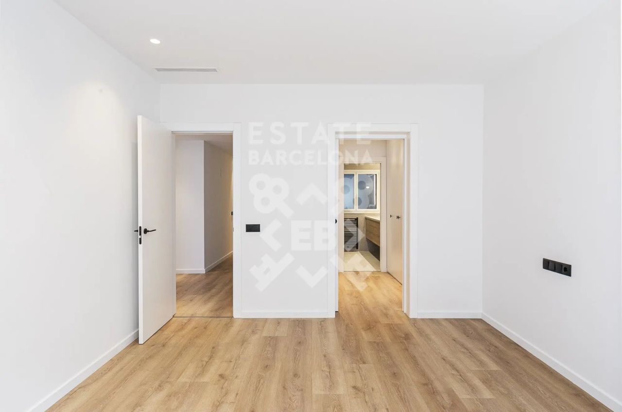 Flat in Barcelona, Spain, 152 m² - picture 11