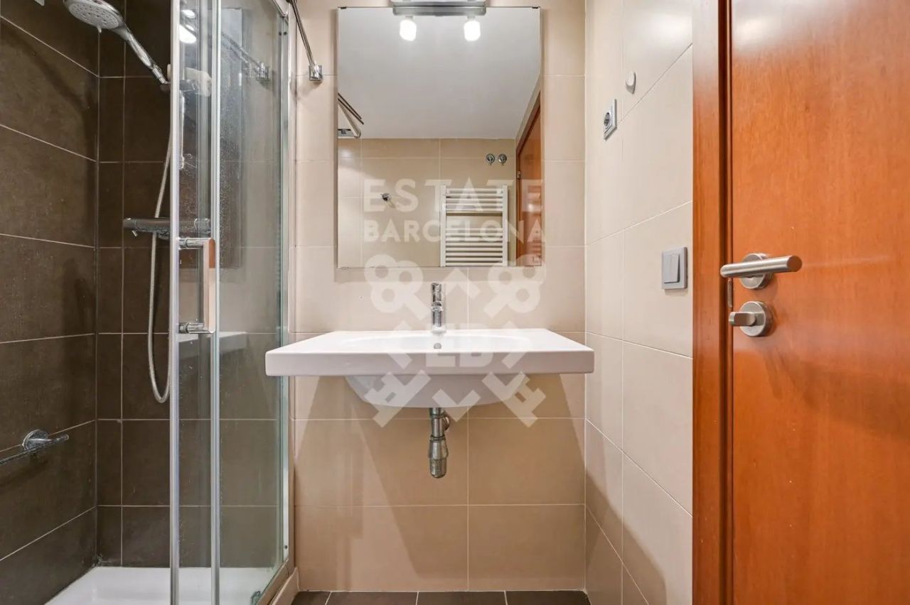 Flat in Barcelona, Spain, 78 m² - picture 6