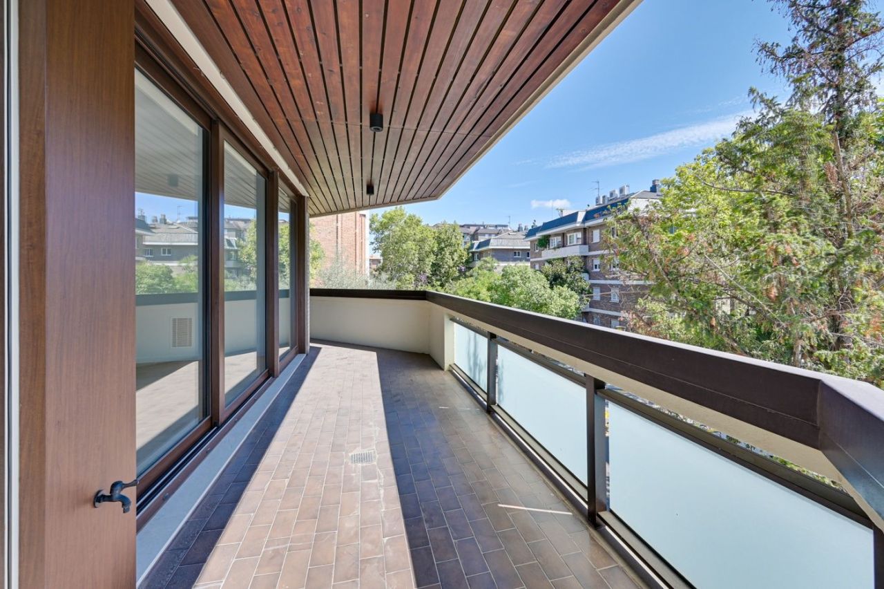 Wohnung in Barcelona, Spanien, 255 m² - Foto 1