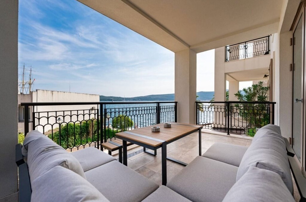 Apartment in Tivat, Montenegro, 107 m² - Foto 1