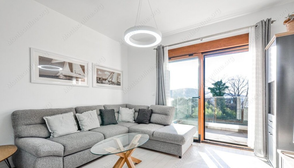 Appartement à Tivat, Monténégro, 69 m² - image 1