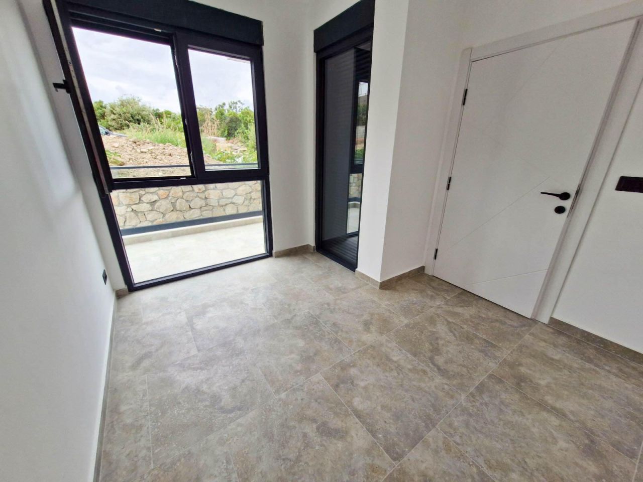 Flat in Utjeha, Montenegro, 38 m² - picture 1