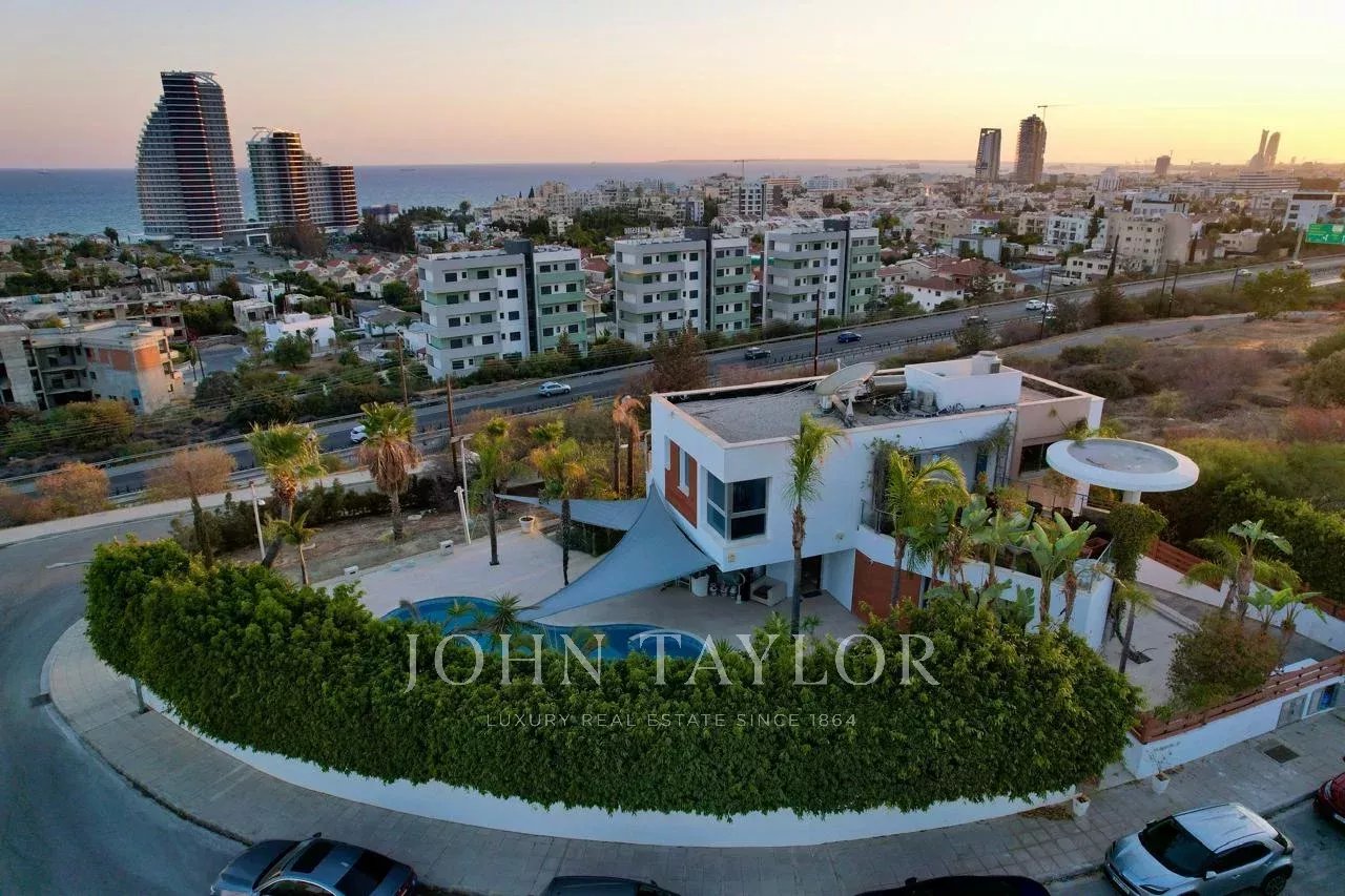 Villa a Mouttagiaka, Cipro, 470 m² - foto 1