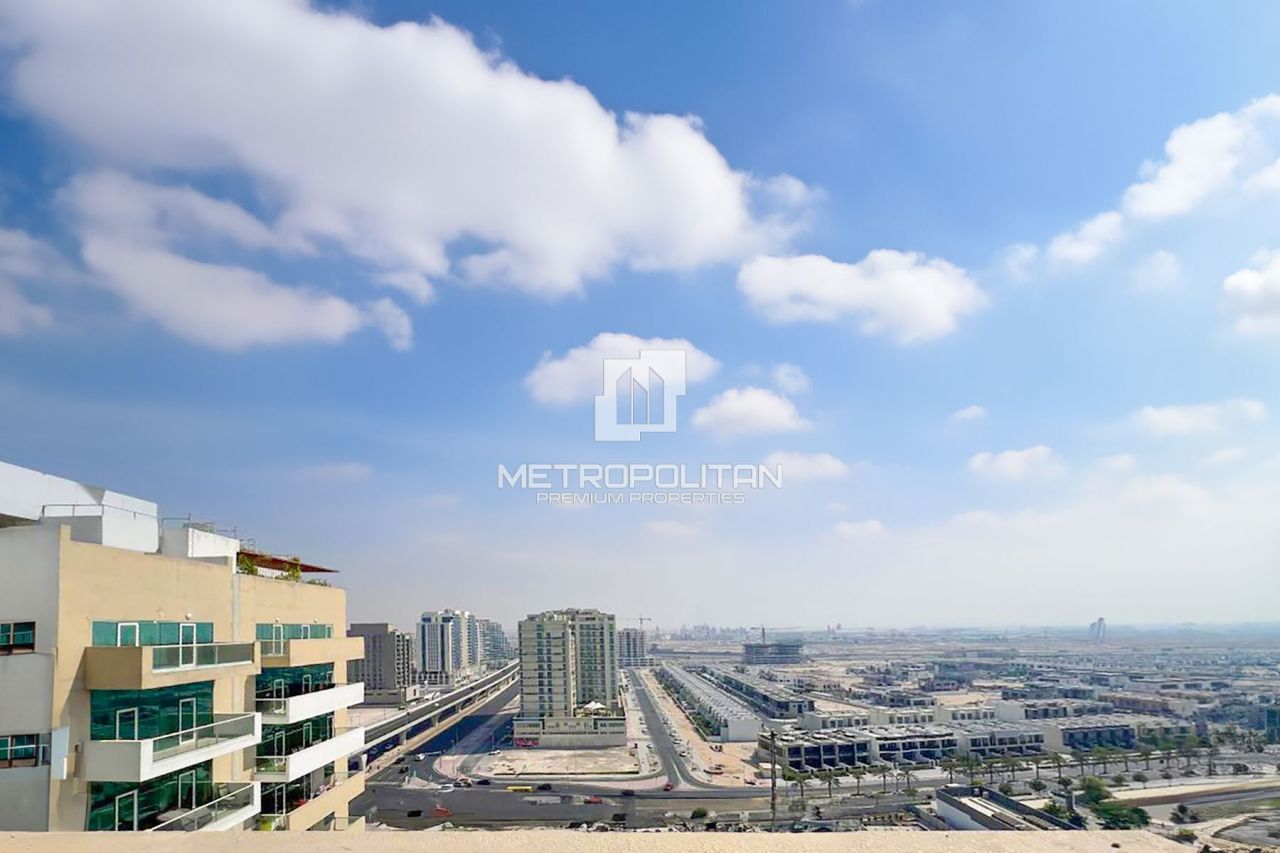 Apartment in Dubai, UAE, 74 m² - picture 1