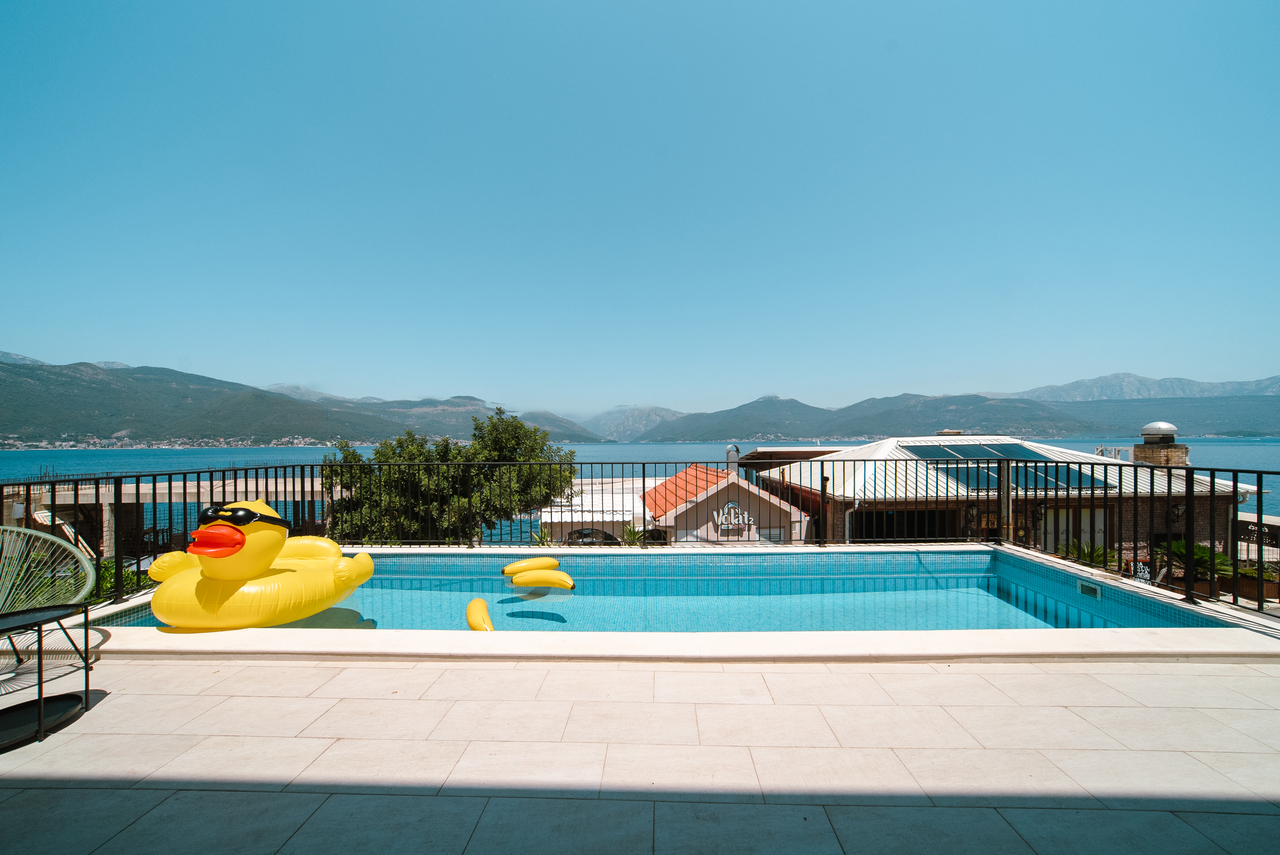 Villa a Tivat, Montenegro, 200 m² - foto 1