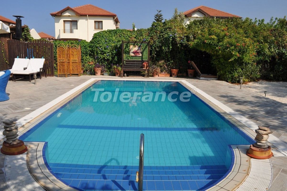 Villa en Alsancak, Chipre, 200 m² - imagen 1